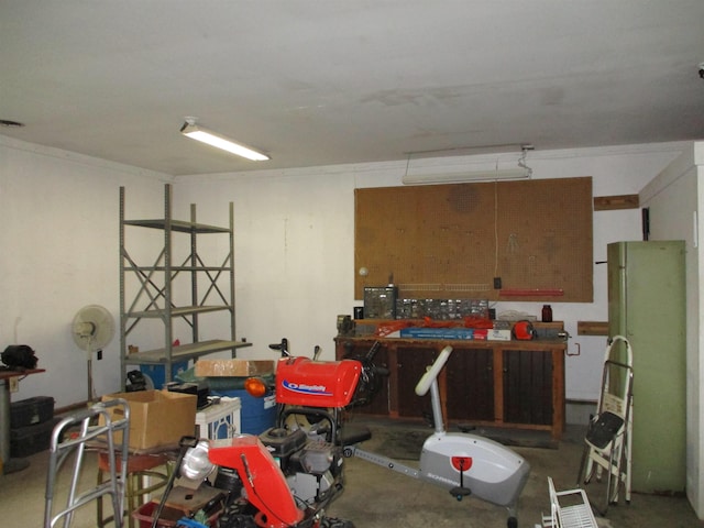 507 Mackinaw St, Durand, MI 48429 - garage with a workshop area