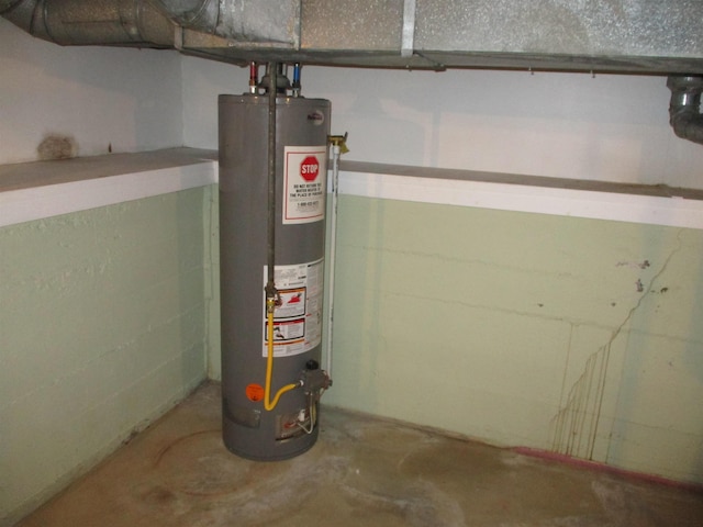 507 Mackinaw St, Durand, MI 48429 - utility room featuring gas water heater