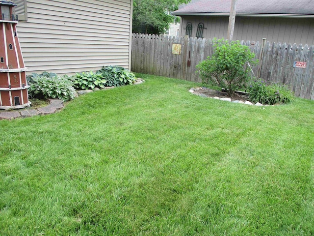 507 Mackinaw St, Durand, MI 48429 - view of yard