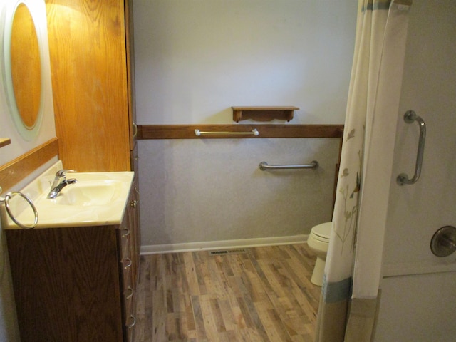 507 Mackinaw St, Durand, MI 48429 - full bathroom featuring vanity, wood finished floors, and a shower with curtain