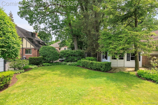33 Oxford Blvd, Pleasant Ridge, MI 48069 - view of yard