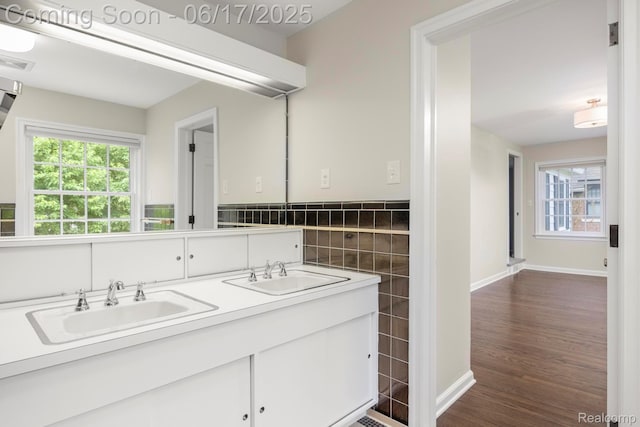 33 Oxford Blvd, Pleasant Ridge, MI 48069 - bathroom with double vanity and wood finished floors