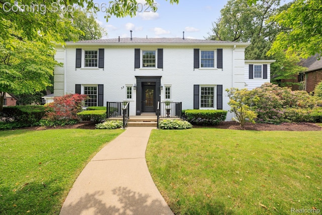 33 Oxford Blvd, Pleasant Ridge, MI 48069 - colonial home with a front lawn