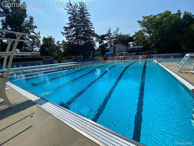 33 Oxford Blvd, Pleasant Ridge, MI 48069 - view of community pool