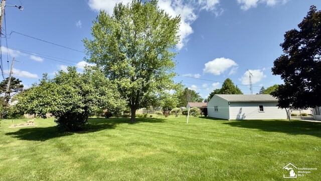 1107 Mccormick St, Monroe, MI 48162 - view of grassy yard