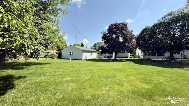 1107 Mccormick St, Monroe, MI 48162 - view of green lawn