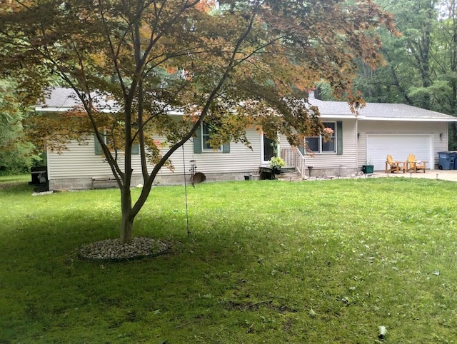 5664 Hall Rd, Muskegon, MI 49442 - view of front of property featuring a garage and a front lawn