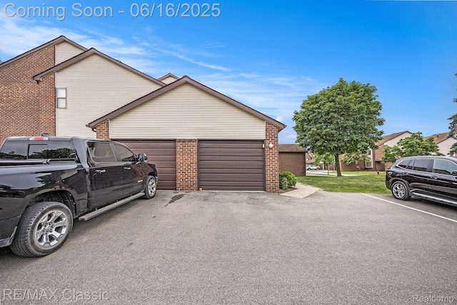 6700 Ridgefield Cir Unit 201, West Bloomfield, MI 48322 - garage featuring asphalt driveway