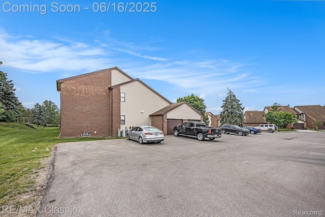 6700 Ridgefield Cir Unit 201, West Bloomfield, MI 48322 - view of uncovered parking lot