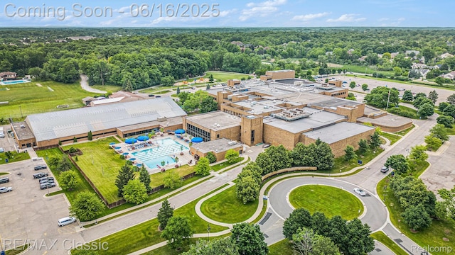 6700 Ridgefield Cir Unit 201, West Bloomfield, MI 48322 - bird's eye view of a pool and a heavily wooded area
