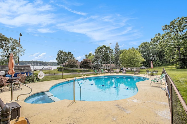 225 W Columbia Ave Unit 6, Battle Creek, MI 49015 - view of pool with a patio and a pool with connected hot tub
