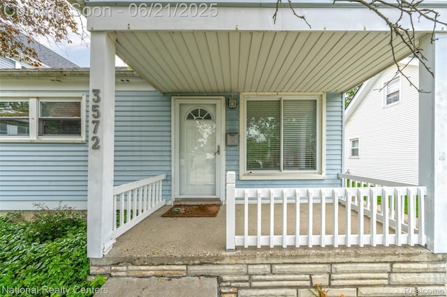 3572 Tyler Ave, Berkley, MI 48072 - entrance to property featuring a porch