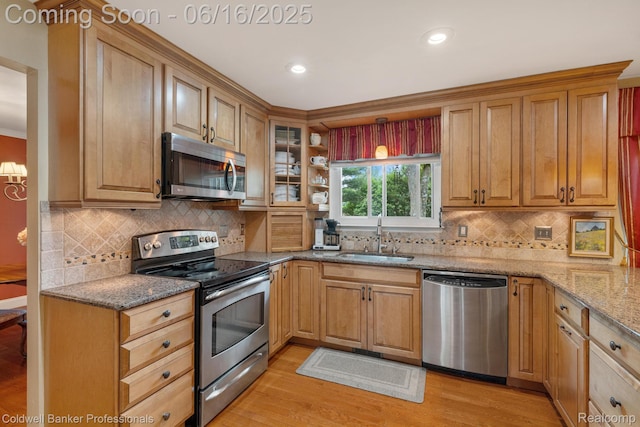 3184 Cedar Key Dr, Lake Orion, MI 48360 - kitchen featuring stainless steel appliances, light wood-type flooring, light stone counters, backsplash, and recessed lighting