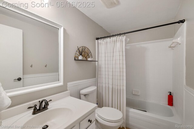3184 Cedar Key Dr, Lake Orion, MI 48360 - bathroom featuring a wainscoted wall, vanity, and shower / bath combination with curtain