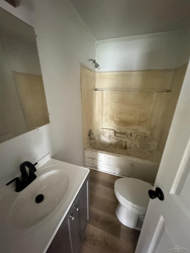 1807 Union Ave, Saginaw, MI 48602 - bathroom featuring vanity, shower / tub combination, and wood finished floors