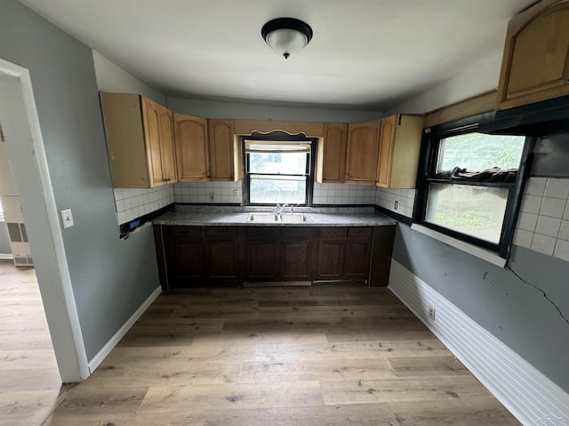 1807 Union Ave, Saginaw, MI 48602 - kitchen featuring tasteful backsplash and light wood-type flooring