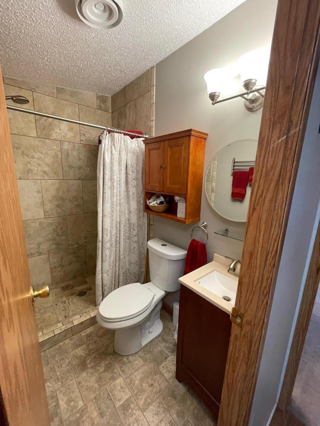 5814 N Trails End Dr, Irons, MI 49644 - bathroom with vanity, tiled shower, and a textured ceiling