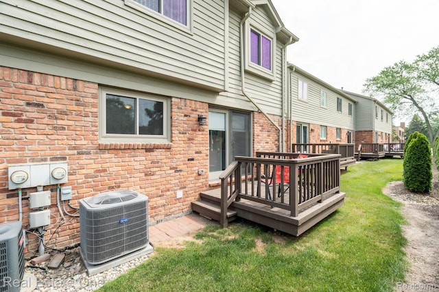438 Oakgrove Ct, Clawson, MI 48017 - deck with a yard