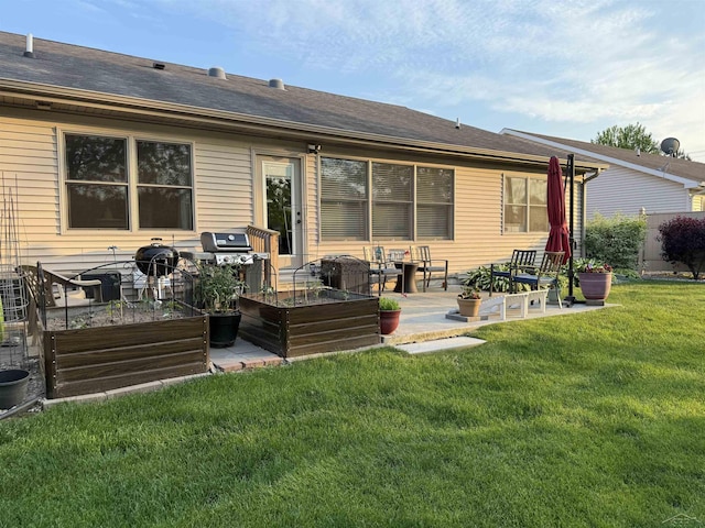 3004 Mackinaw Meadows Dr, Saginaw, MI 48603 - back of house with a yard and a patio