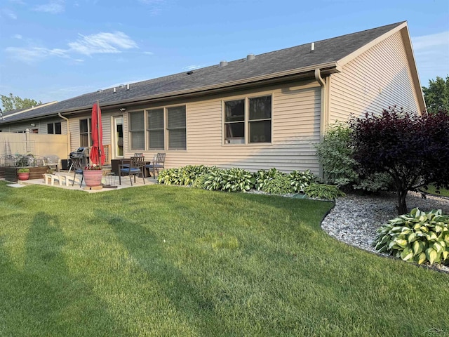 3004 Mackinaw Meadows Dr, Saginaw, MI 48603 - back of property with a patio
