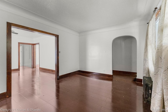 5527 Chalmers St, Detroit, MI 48213 - empty room featuring arched walkways and baseboards