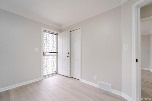 15648 Stricker Ave, Sterling Heights, MI 48021 - unfurnished room with light wood finished floors