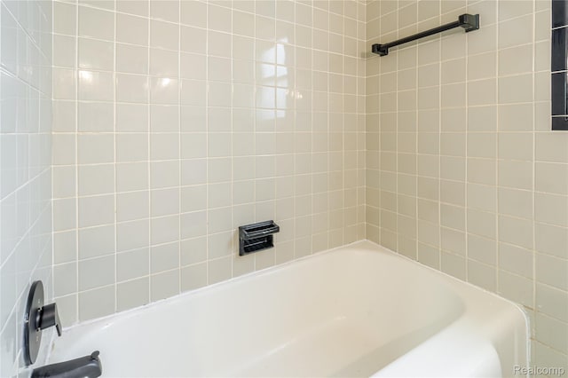 15648 Stricker Ave, Sterling Heights, MI 48021 - full bath featuring bathtub / shower combination