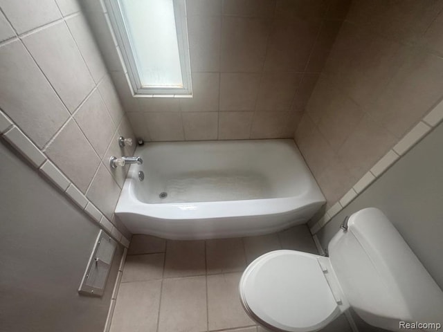 248 W Longfellow Ave, Pontiac, MI 48340 - bathroom with toilet and tile patterned flooring