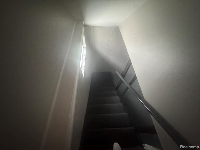 248 W Longfellow Ave, Pontiac, MI 48340 - view of stairway