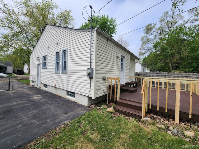 248 W Longfellow Ave, Pontiac, MI 48340 - view of side of property featuring a wooden deck and a gate