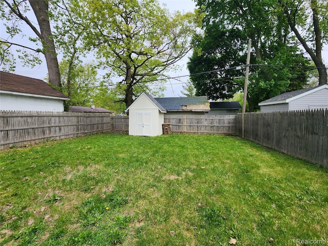 248 W Longfellow Ave, Pontiac, MI 48340 - fenced backyard featuring a storage shed