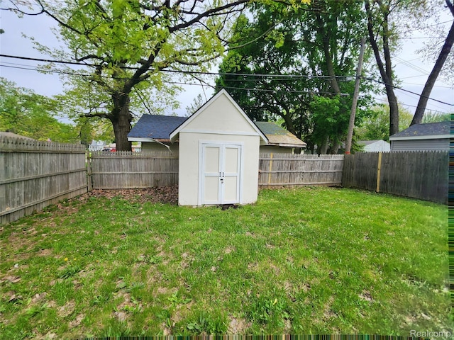 248 W Longfellow Ave, Pontiac, MI 48340 - fenced backyard with a storage shed