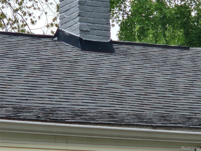 248 W Longfellow Ave, Pontiac, MI 48340 - exterior view of a chimney