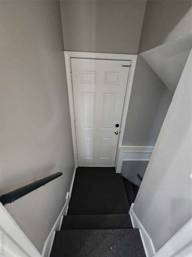 248 W Longfellow Ave, Pontiac, MI 48340 - staircase featuring carpet flooring
