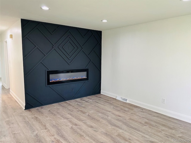 26046 Eureka Dr, Warren, MI 48091 - detailed view of wood finished floors and recessed lighting
