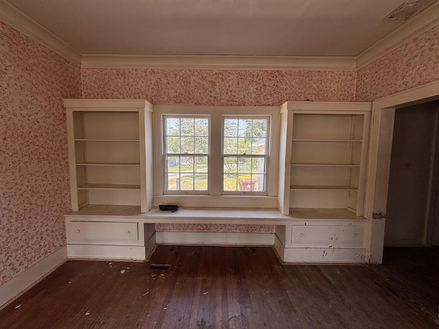 1407 Michigan Ave, Alma, MI 48801 - detailed view of wallpapered walls, ornamental molding, built in desk, and wood finished floors