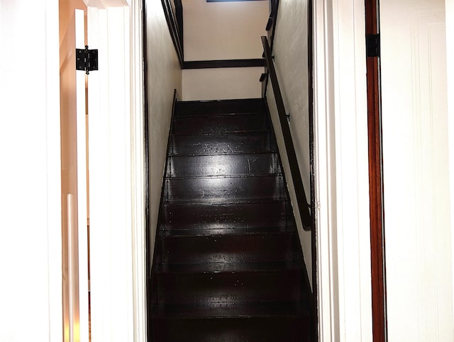 2356 SE Paris, Grand Rapids, MI 49507 - view of staircase