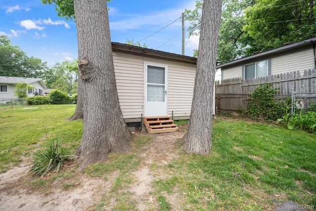 2263 Overridge Ave, Waterford, MI 48327 - view of yard with entry steps