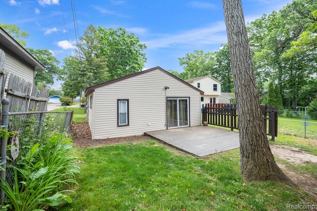 2263 Overridge Ave, Waterford, MI 48327 - rear view of property with a deck