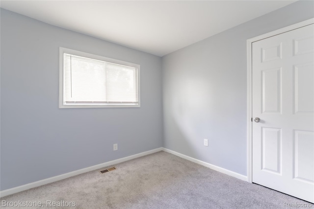 853 Melrose St, Pontiac, MI 48340 - carpeted empty room featuring baseboards