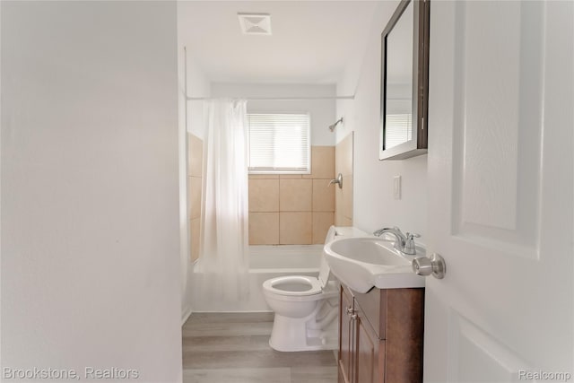 853 Melrose St, Pontiac, MI 48340 - bathroom featuring vanity, shower / tub combo, and wood finished floors