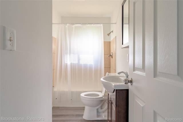 853 Melrose St, Pontiac, MI 48340 - full bath with shower / tub combo with curtain, vanity, and wood finished floors