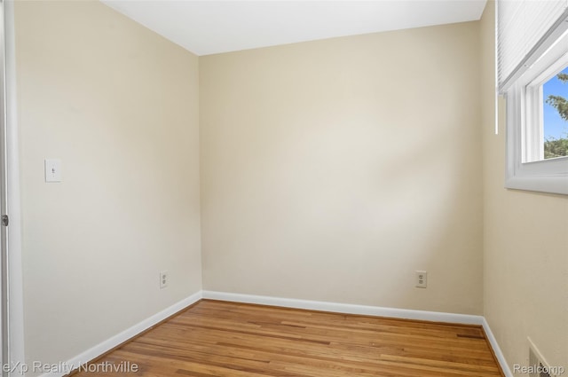 517 S Scott St, Adrian, MI 49221 - unfurnished room featuring baseboards and light wood-style flooring