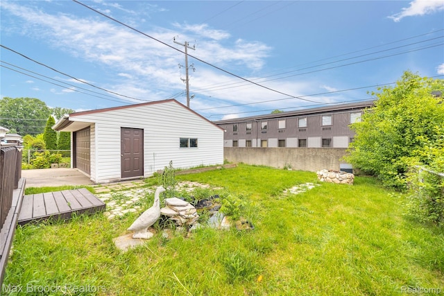 29656 Brentwood St, Southfield, MI 48076 - view of grassy yard featuring an outdoor structure