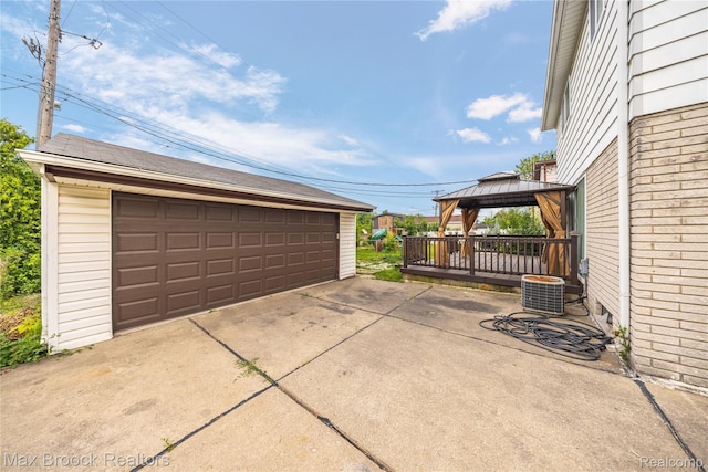 29656 Brentwood St, Southfield, MI 48076 - view of detached garage