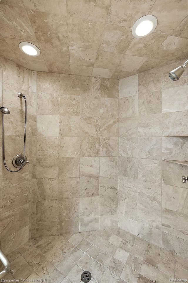 1174 Lakeside Dr, Birmingham, MI 48009 - full bath with tiled shower