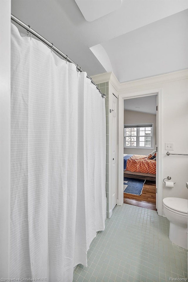 1174 Lakeside Dr, Birmingham, MI 48009 - full bathroom with ensuite bath and curtained shower