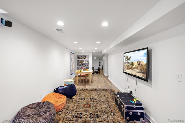 1174 Lakeside Dr, Birmingham, MI 48009 - hall featuring light wood-style flooring and recessed lighting