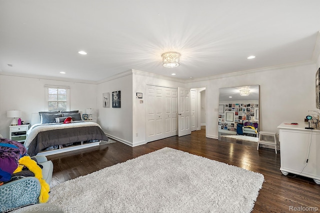 1174 Lakeside Dr, Birmingham, MI 48009 - bedroom with wood finished floors, ornamental molding, recessed lighting, and a closet