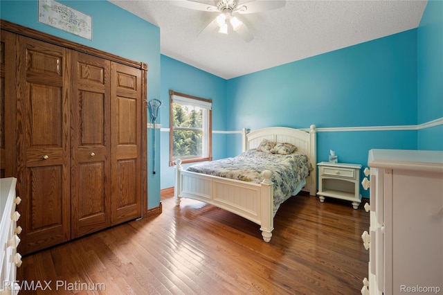 8922 Mcclements Rd, Brighton, MI 48114 - bedroom with a textured ceiling, wood finished floors, and ceiling fan